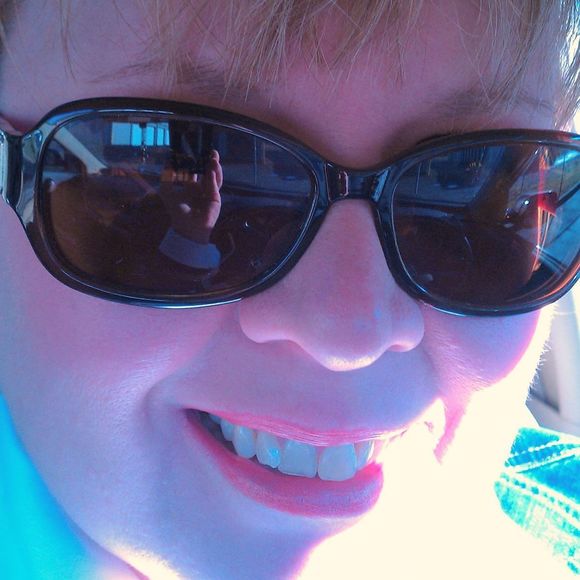 Meet your Posher, Julia - Picture 1 of 1